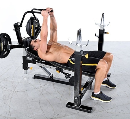 תמונה של גבר מתאמן על גבי ספת משקולות משוכללת מדגם - wb-pf10-1