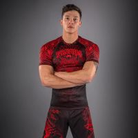ראשגארד קצר Venum Wolf Atak Short Sleeve Rashguard - Black/Red